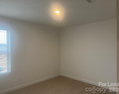 1241 30th Street Lane Ne - Photo Thumbnail 13