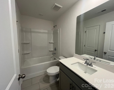 1241 30th Street Lane Ne - Photo Thumbnail 14