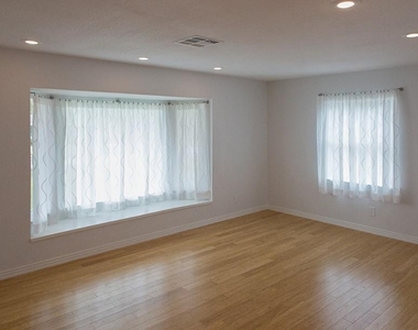 628 Dumont Drive - Photo Thumbnail 5