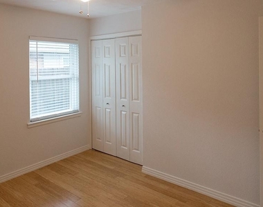 628 Dumont Drive - Photo Thumbnail 7