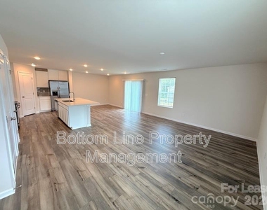 5336 Small Street - Photo Thumbnail 7