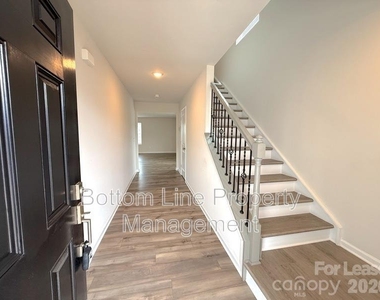 5336 Small Street - Photo Thumbnail 4
