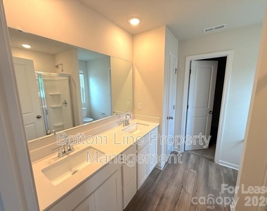 5336 Small Street - Photo Thumbnail 20