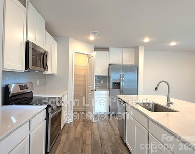 5336 Small Street - Photo Thumbnail 9