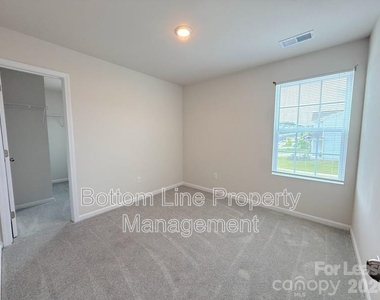 5336 Small Street - Photo Thumbnail 16