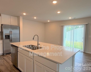 5336 Small Street - Photo Thumbnail 8