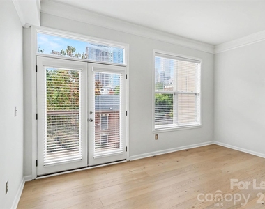405 W 7th Street - Photo Thumbnail 5