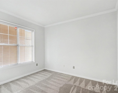 405 W 7th Street - Photo Thumbnail 14