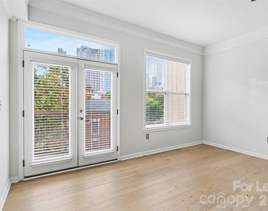 405 W 7th Street - Photo Thumbnail 12