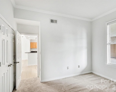405 W 7th Street - Photo Thumbnail 13