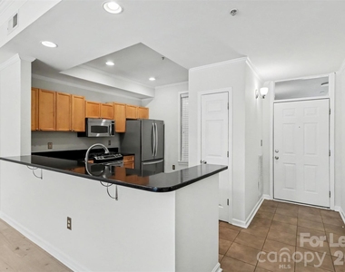 405 W 7th Street - Photo Thumbnail 6