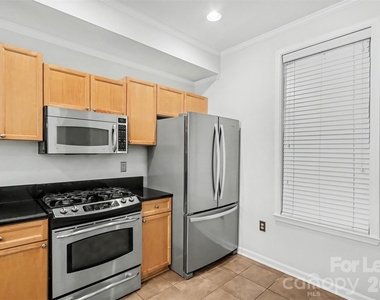 405 W 7th Street - Photo Thumbnail 7