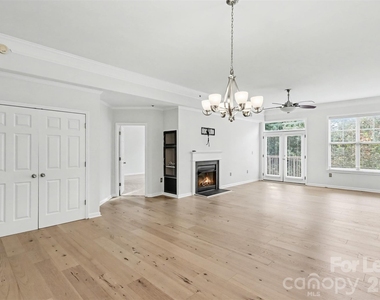 405 W 7th Street - Photo Thumbnail 2