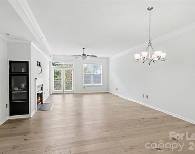 405 W 7th Street - Photo Thumbnail 3