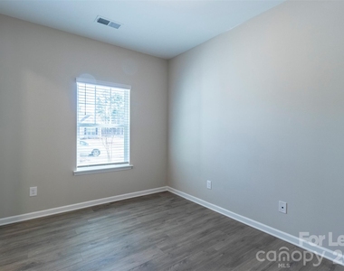 4621 Rosalyn Lane - Photo Thumbnail 6
