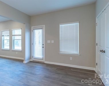 4621 Rosalyn Lane - Photo Thumbnail 21