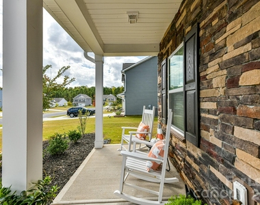 4621 Rosalyn Lane - Photo Thumbnail 2