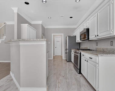 805 Sierra Lane - Photo Thumbnail 6