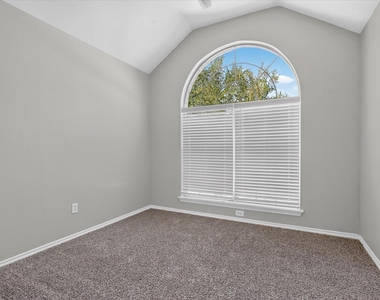 805 Sierra Lane - Photo Thumbnail 12