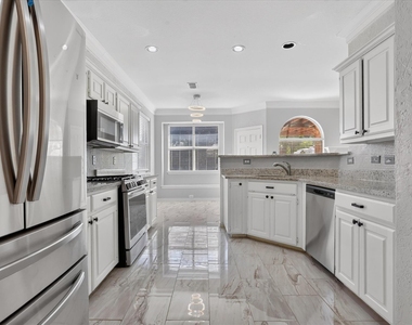 805 Sierra Lane - Photo Thumbnail 7