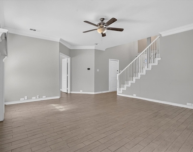805 Sierra Lane - Photo Thumbnail 4