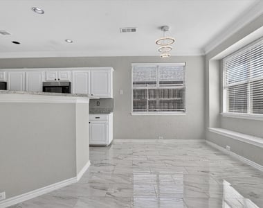 805 Sierra Lane - Photo Thumbnail 5