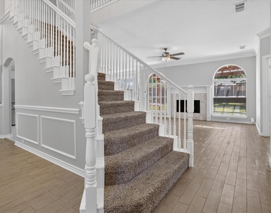 805 Sierra Lane - Photo Thumbnail 2