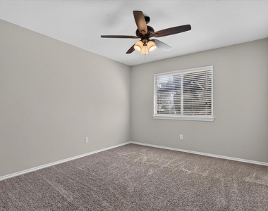 805 Sierra Lane - Photo Thumbnail 14