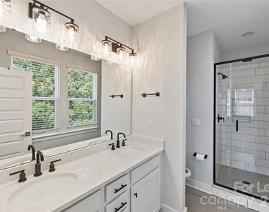 1245 Lomax Avenue - Photo Thumbnail 26