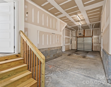 1245 Lomax Avenue - Photo Thumbnail 7