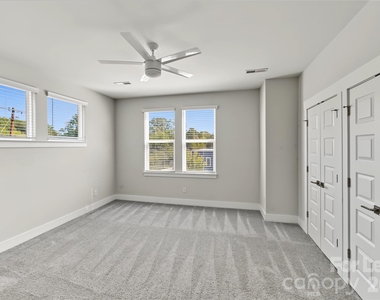 1245 Lomax Avenue - Photo Thumbnail 3