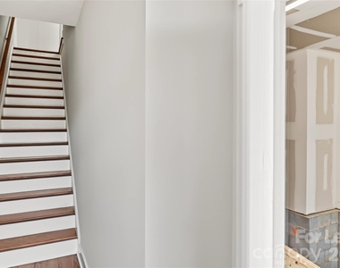 1245 Lomax Avenue - Photo Thumbnail 6