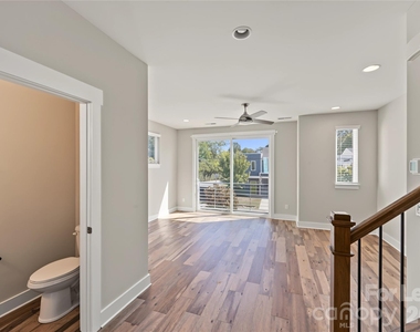 1245 Lomax Avenue - Photo Thumbnail 13