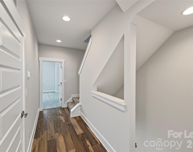 1245 Lomax Avenue - Photo Thumbnail 18