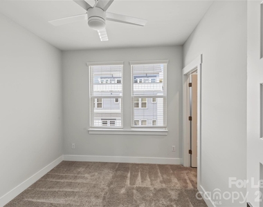 1245 Lomax Avenue - Photo Thumbnail 19