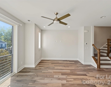 1245 Lomax Avenue - Photo Thumbnail 14