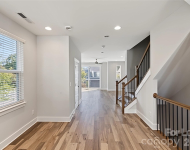 1245 Lomax Avenue - Photo Thumbnail 12