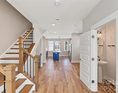1245 Lomax Avenue - Photo Thumbnail 17