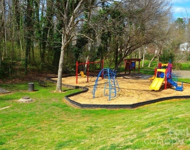724 Maupin Avenue - Photo Thumbnail 10