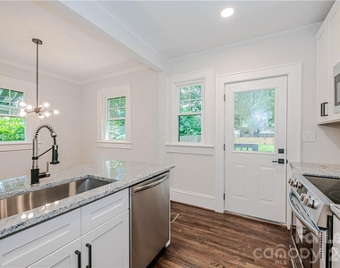 616 Oakland Avenue - Photo Thumbnail 8