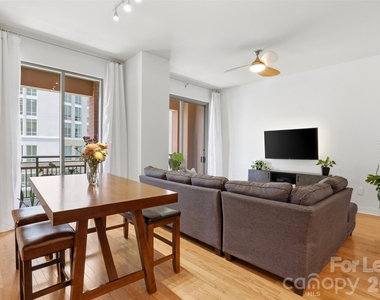 701 Royal Court Court - Photo Thumbnail 19