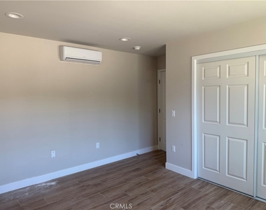 312 Rodecker Drive N - Photo Thumbnail 4