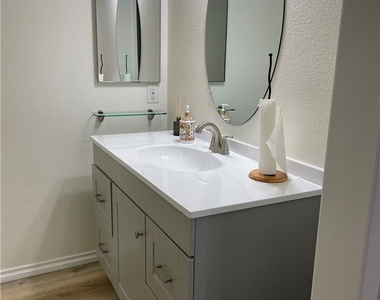 28518 Sunridge Court - Photo Thumbnail 5