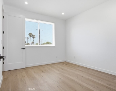 16106 Leadwell St - Photo Thumbnail 7