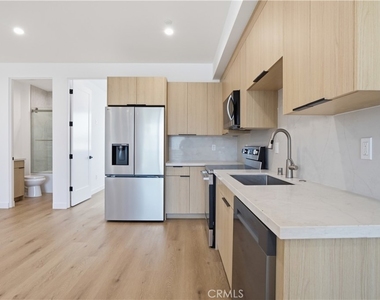 16106 Leadwell St - Photo Thumbnail 5