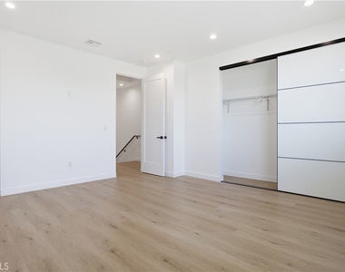 16106 Leadwell St - Photo Thumbnail 8