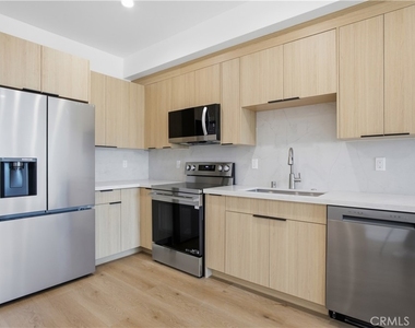 16106 Leadwell St - Photo Thumbnail 6