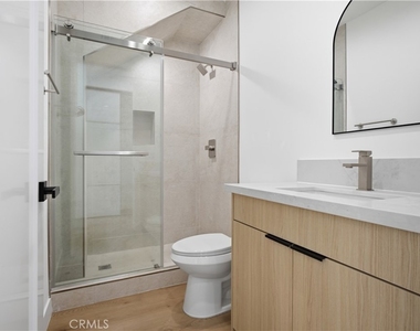16106 Leadwell St - Photo Thumbnail 4
