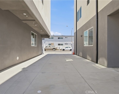 16106 Leadwell St - Photo Thumbnail 16
