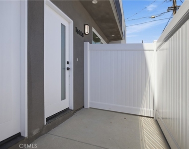 16106 Leadwell St - Photo Thumbnail 15